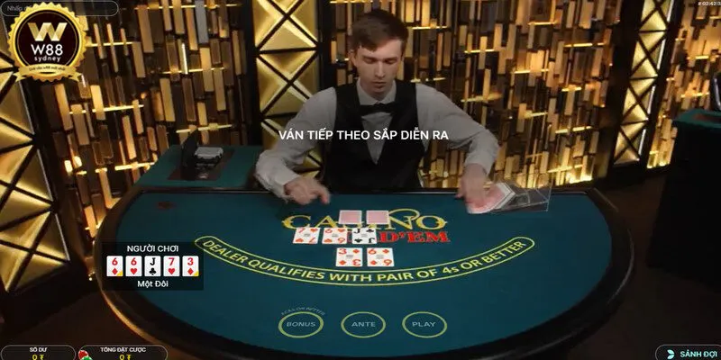 Game thủ chọn một bàn chơi poker còn trống và nhấp vào để tham gia